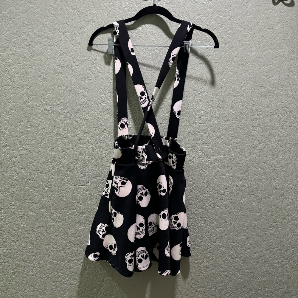 Hot Topic Black Skull Skirtalls NWT medium